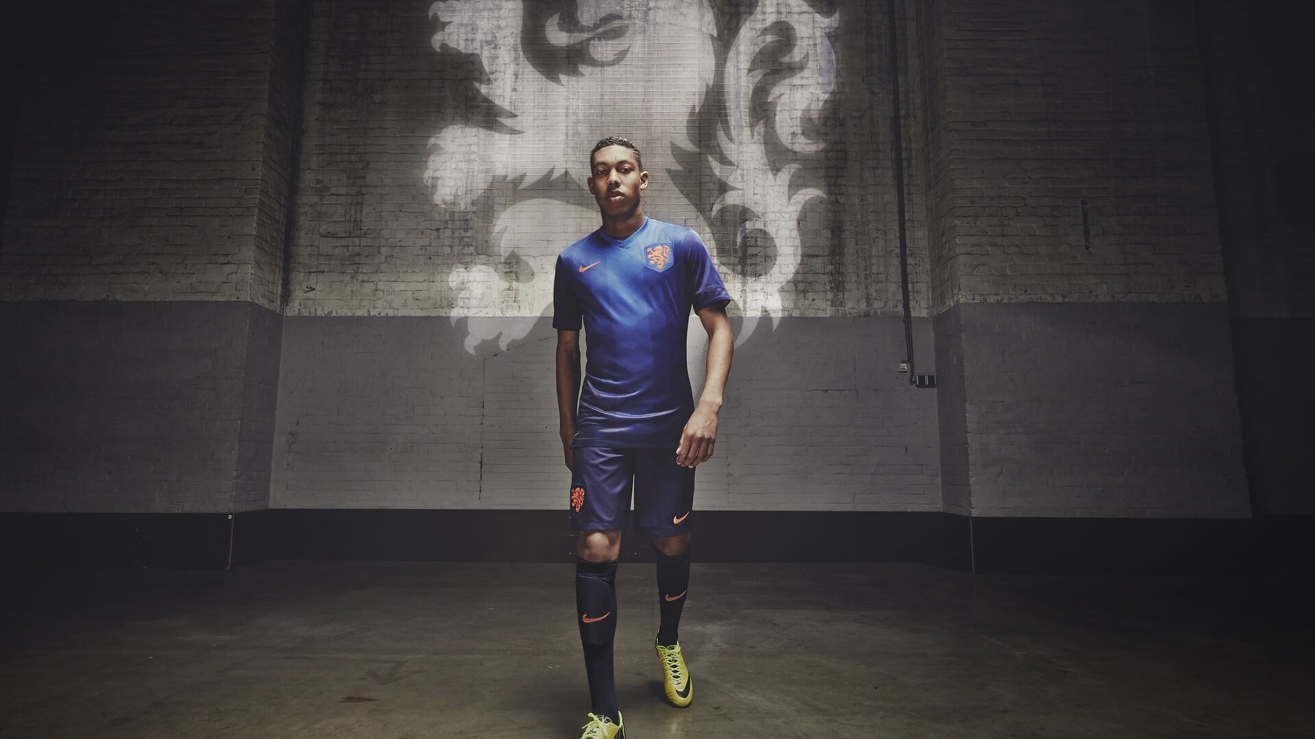 开云娱乐官网-“燃烧的激情”——车迷现场的狂热与激情，激情燃烧啥意思